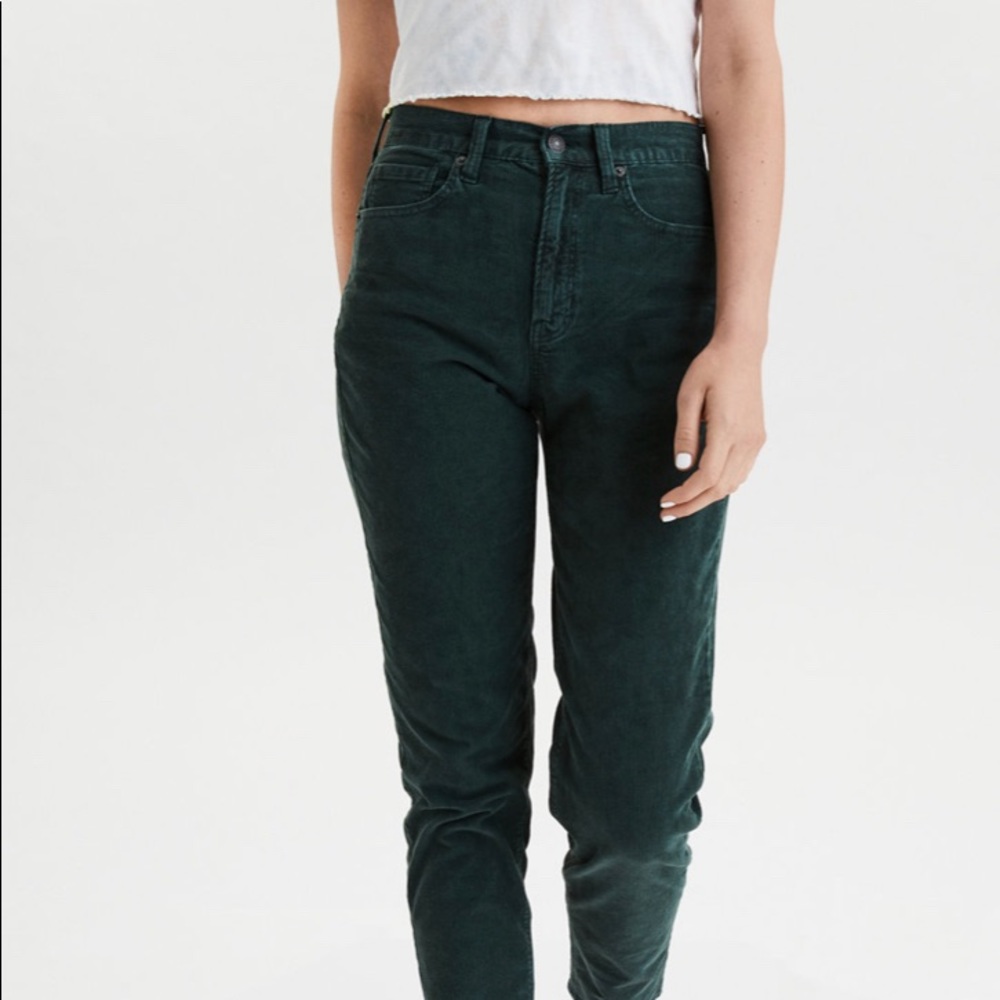 SALE // AMERICAN EAGLE HI RISE CORDUROY MOM JEANS